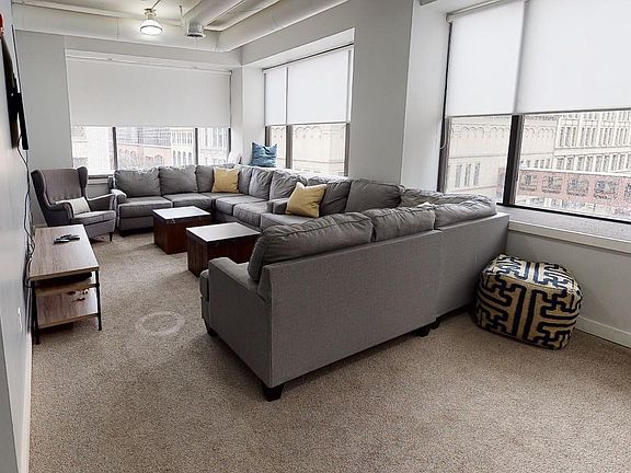 3rd image of 201 E Jefferson St Floor 5