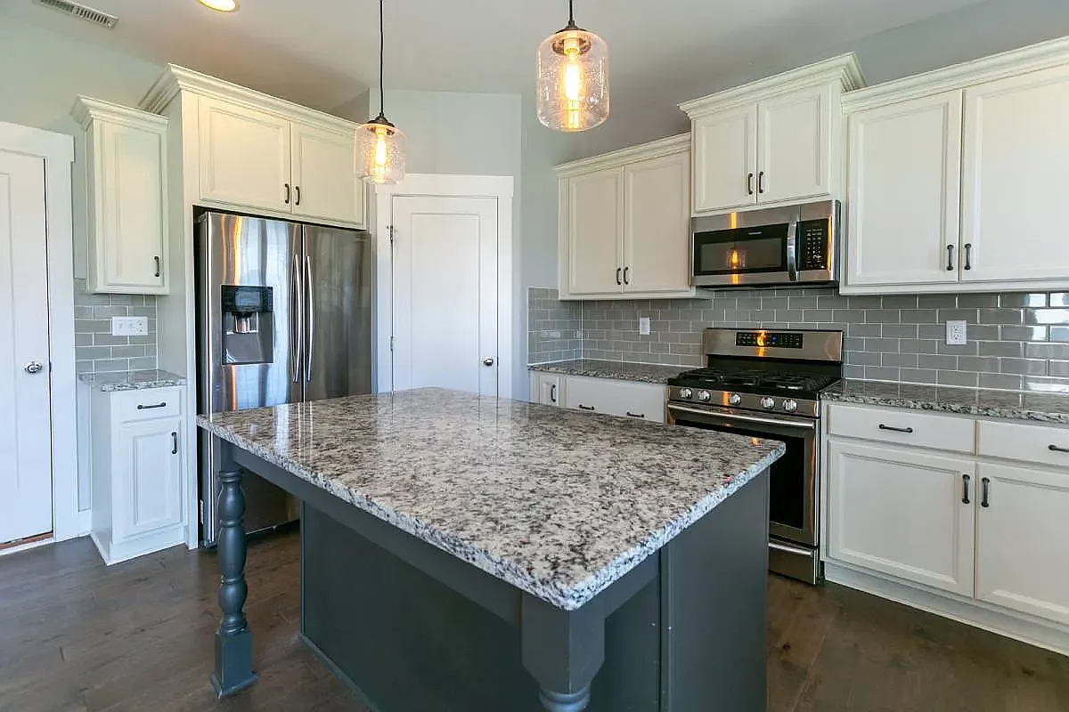 4 bed, 2.5 bath, 2058 sqft, $3,400 — Photo 4