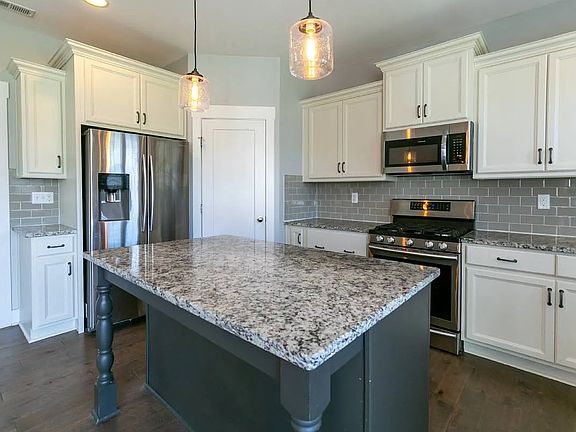 4th image of 208 Tyner Loop Cir