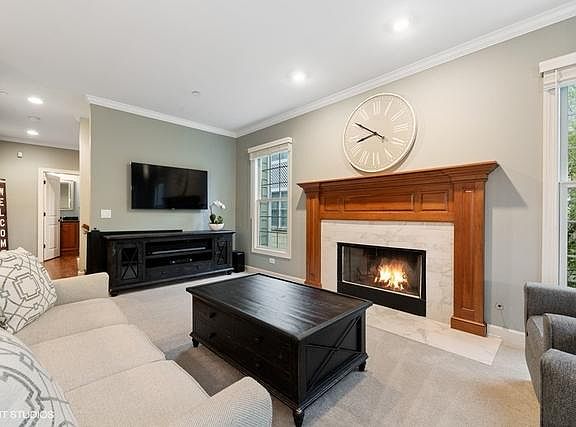 3rd image of 1910 Lynn Cir