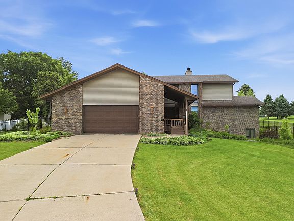 2nd image of 3261 N Silver Ridge Dr