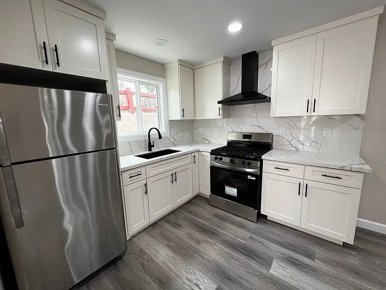 7820 1/2 Farmland Ave — Photo 3