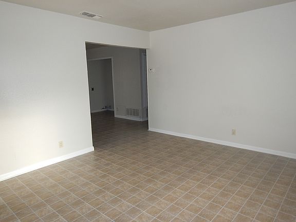 4th image of 4915 Brockman St
