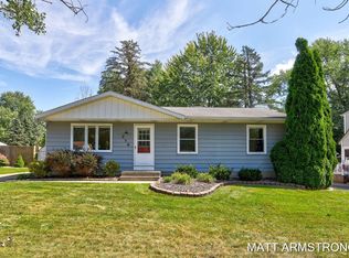 256 Helen Dr NE, Rockford, MI 49341