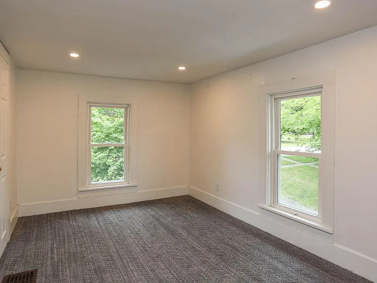 207 N Main St — Photo 11