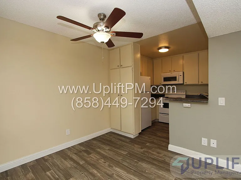 BONITA COURT APARTMENTS — Photo 5