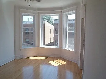 920-22 W Addison — Photo 9