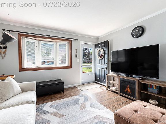 5th image of 22029 Downing St