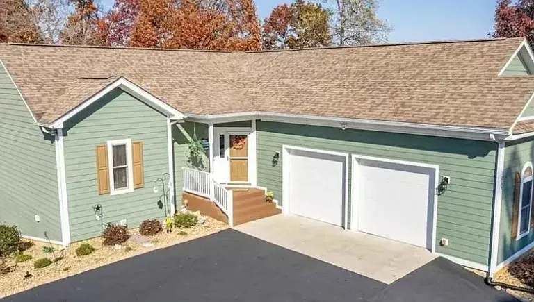 1066 Joffrey Dr — Photo 1
