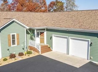 1066 Joffrey Dr, Huddleston, VA 24104
