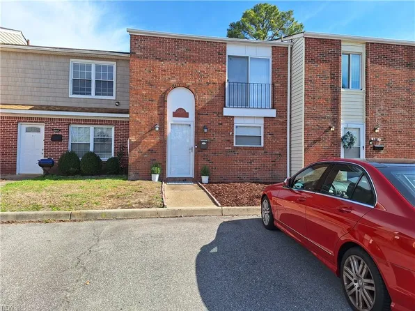 1038 Level Green Blvd, Virginia Beach, VA 23464