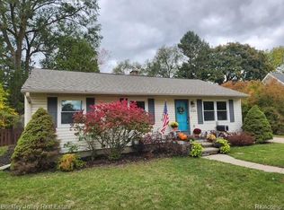 1125 Braeview Dr, Howell, MI 48843