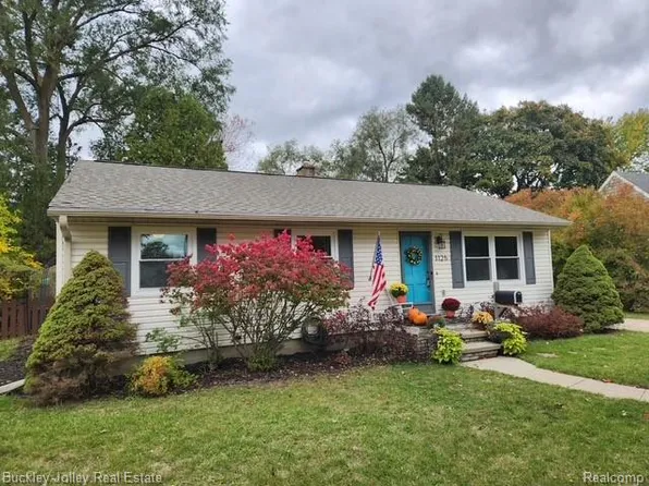 1125 Braeview Dr, Howell, MI 48843