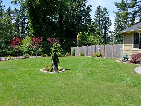 4th image of 3671 Olympic Ct SE