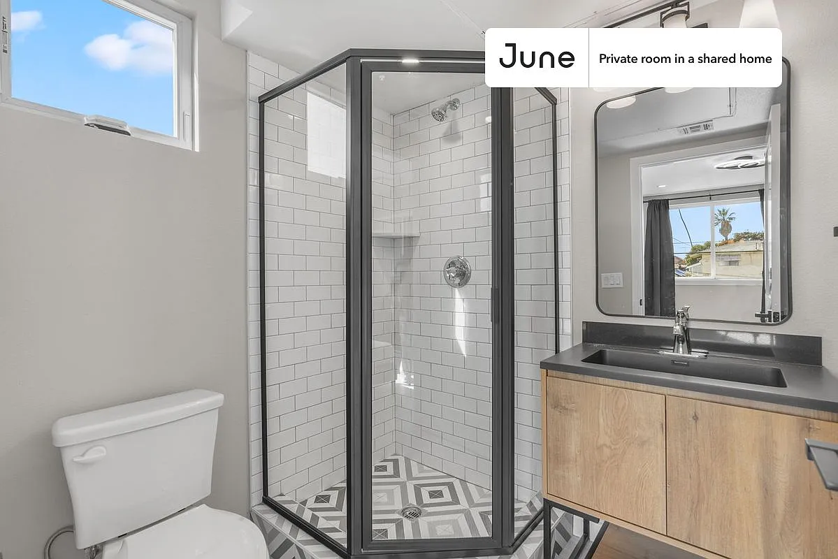 Queen bedroom in 5 bed/5 bath home in Boyle Heights #1828 B — Photo 3