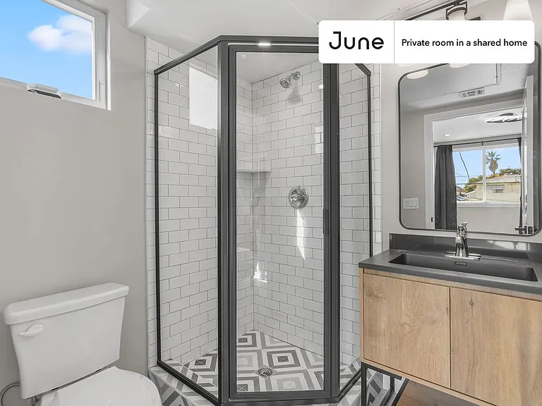 327 N Chicago #B — Photo 3