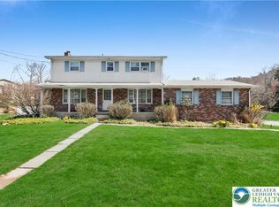 102 Valley Stream Rd, Stroudsburg, PA 18360