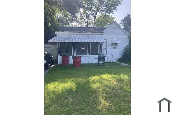 3818 Lyons St photo 1