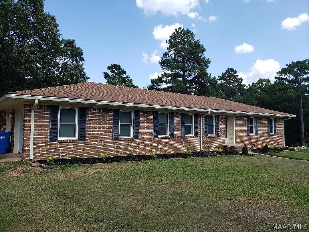 3 bed, 2.0 bath, 1558 sqft, $1,600 — Photo 2
