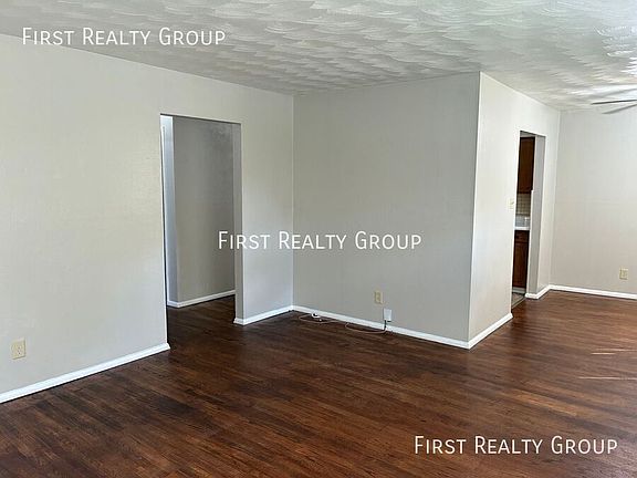 3rd image of 2526 Kennedy Ave