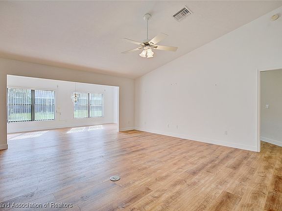5th image of 2445 N Orangewood St