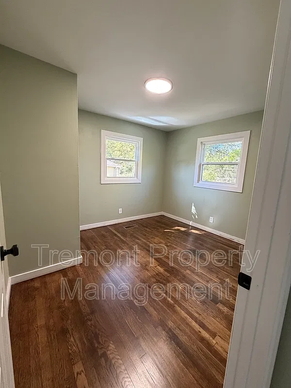 3 bed, 1.0 bath, 1000 sqft, $1,450 — Photo 3