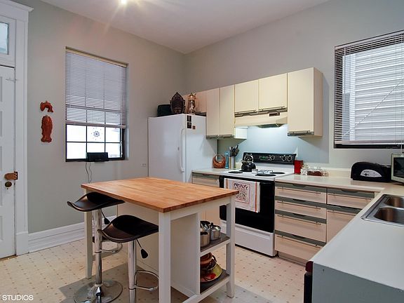 5th image of 3339 N Kenmore Ave #1