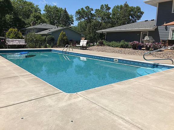 4th image of 974 Lydia Ave W