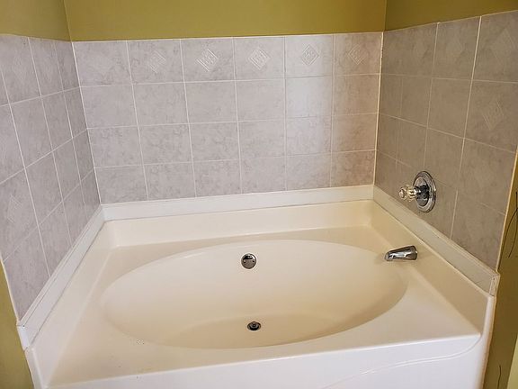 3rd image of 455 Rockbridge Trl