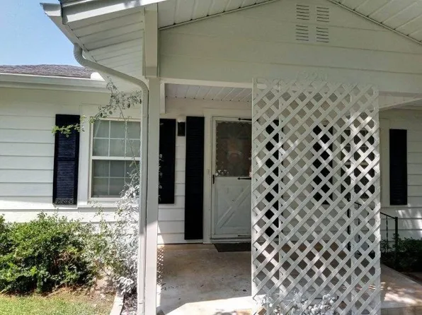 1220 W 2nd St, Coffeyville, KS 67337