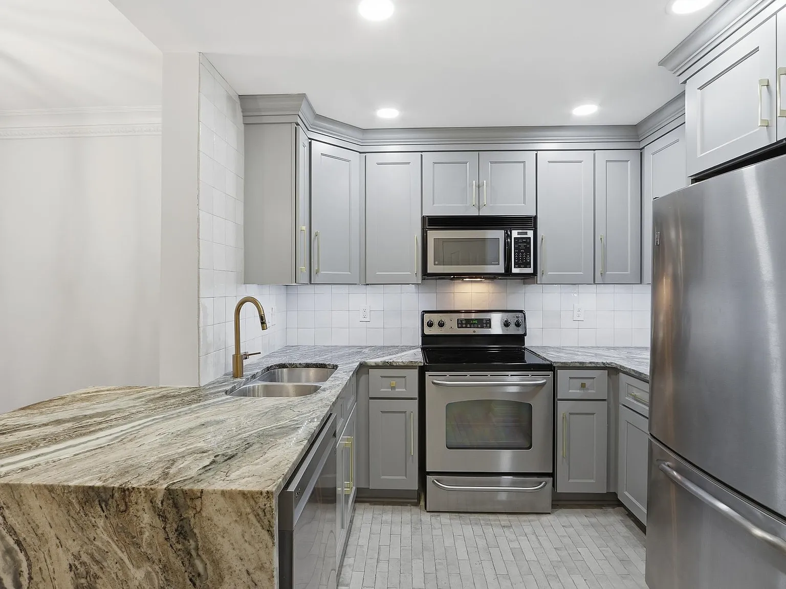 1 bed, 1.0 bath, 820 sqft, $1,950 — Photo 2