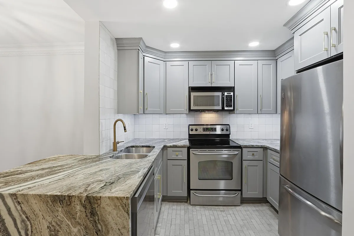 Building Photo - 5400 Park Ave #205