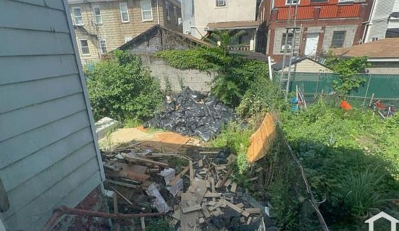 4th image of 1135 Beach Ave #1R