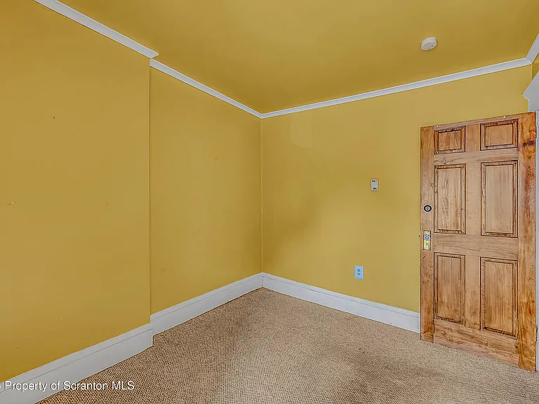 533 S Franklin St — Photo 37