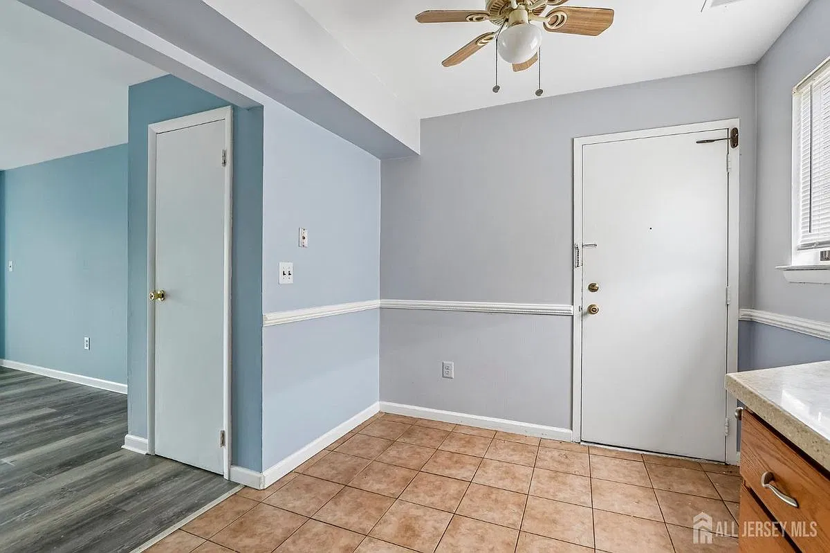 2 bed, 2.0 bath, 1077 sqft, $2,200 — Photo 3