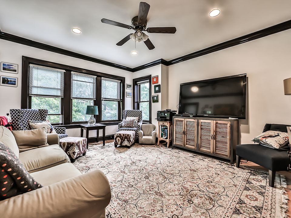 1st image of 2451 W Belle Plaine Ave #2