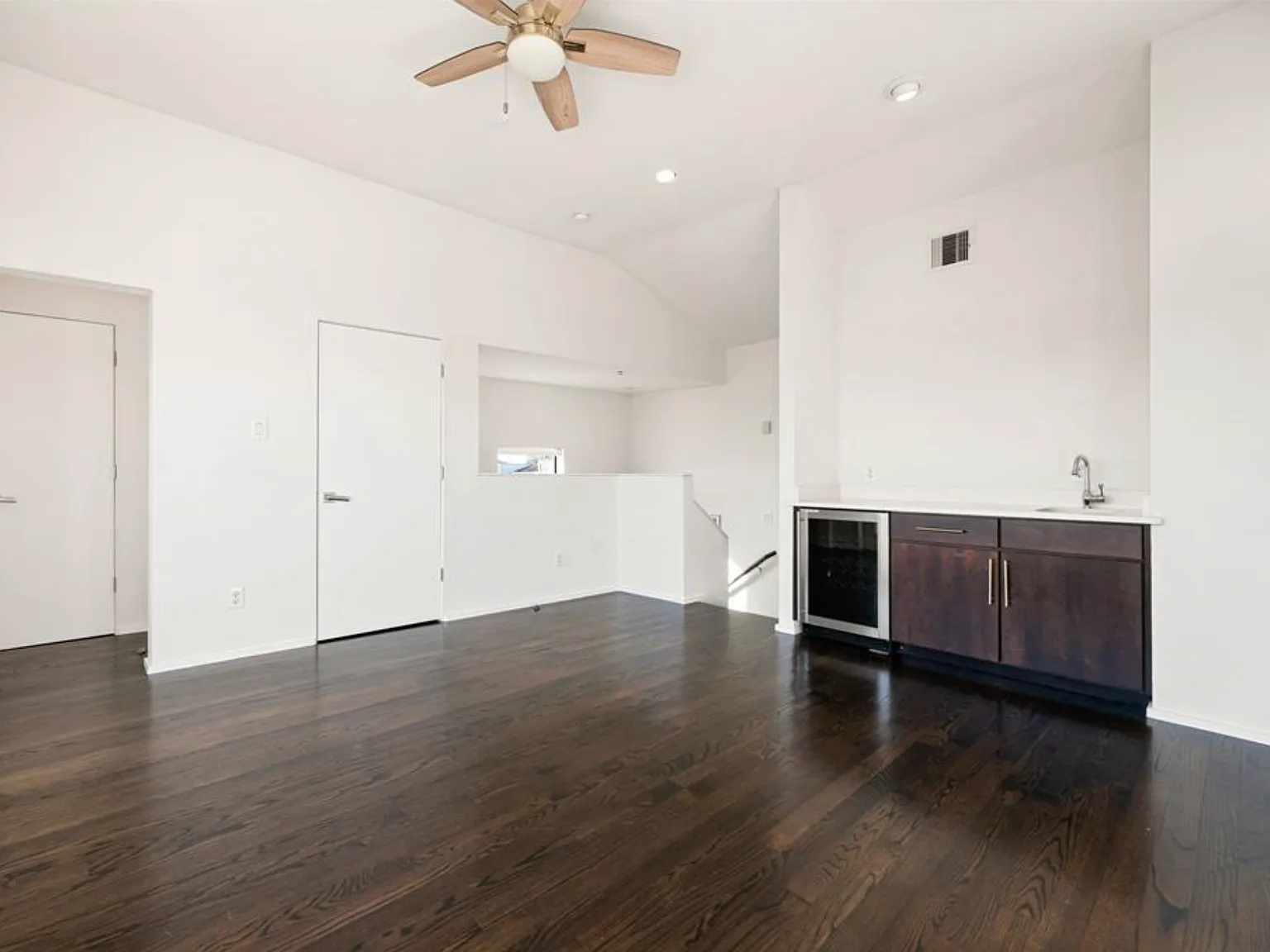 3 bed, 2500 sqft, $4,000 — Photo 3
