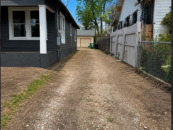 3rd image of 723 Waverly Ave