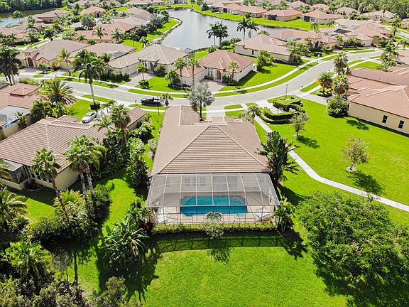 4th image of 880 SW Grand Reserves Blvd