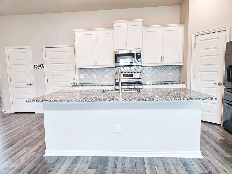 12716 Bloomington Dr — Photo 9