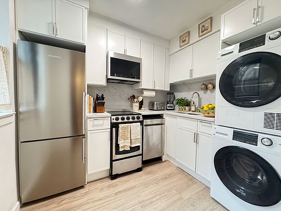 4th image of 205 2nd Ave APT 2D