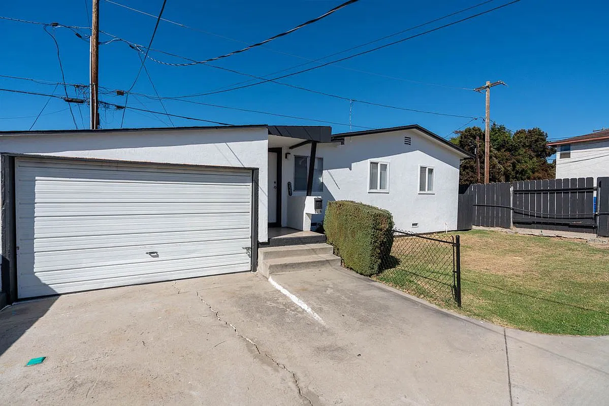 2 bed, 1.0 bath, 700 sqft, $2,700 — Photo 1