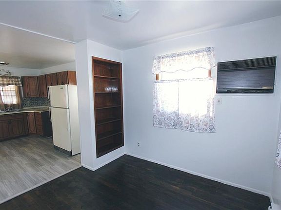 5th image of 203 Blaine Ave