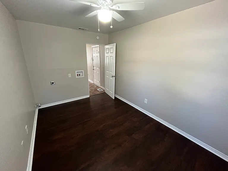 1319 Hansboro Ave — Photo 8