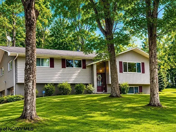 65 Imperial Woods Dr, Morgantown, WV 26508