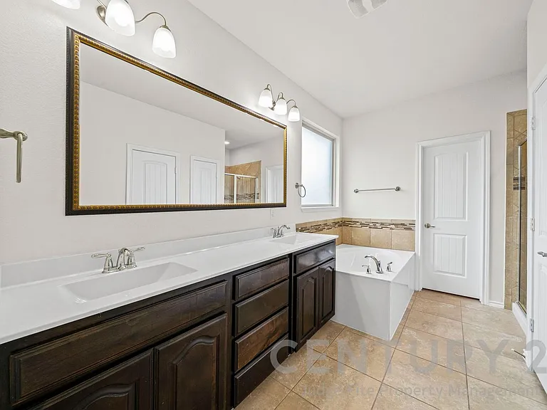 1205 Crest Ridge Dr — Photo 12