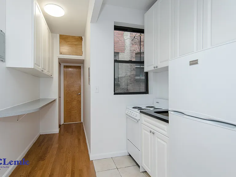 216 E 83rd St #5FW — Photo 2