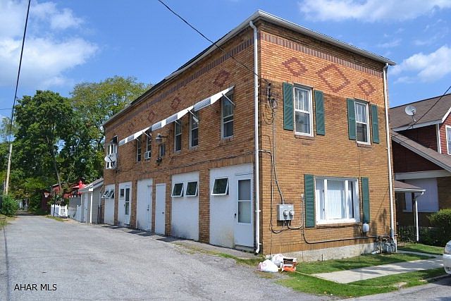2nd image of 715 Pine St
