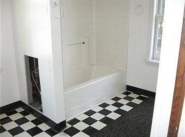 5th image of 121 S Mercer St