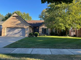 39858 Wilmette Dr, Sterling Heights, MI 48313